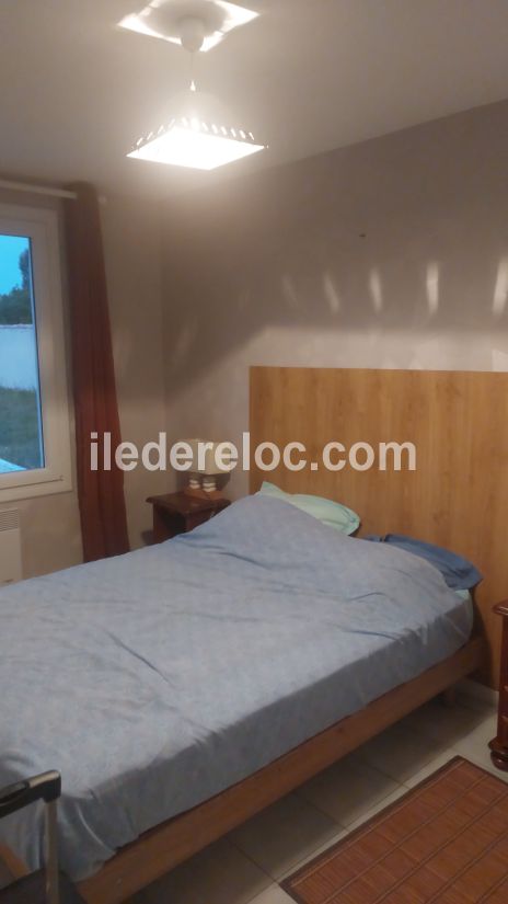 Photo 10 : CHAMBRE d'une maison située à Sainte-Marie-de-Ré, île de Ré.