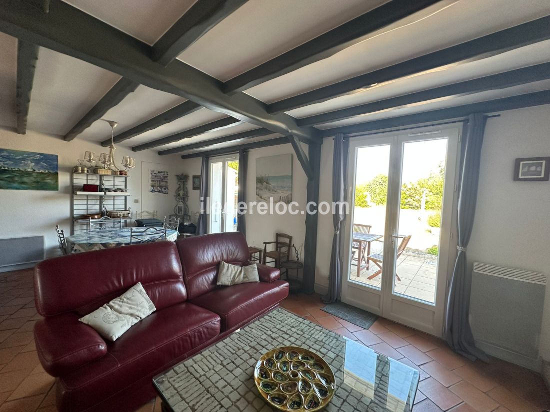 Photo 14 : SEJOUR d'une maison située à Sainte-Marie-de-Ré, île de Ré.