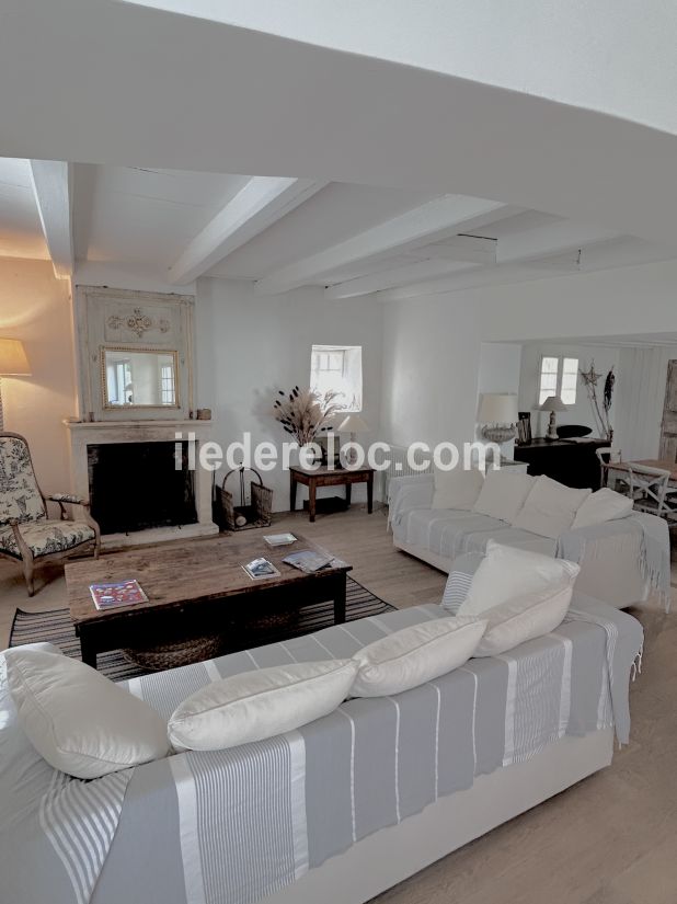 Photo 4 : SEJOUR d'une maison située à Ars en Ré, île de Ré.