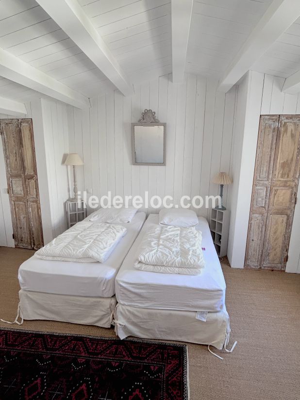 Photo 10 : CHAMBRE d'une maison située à Ars en Ré, île de Ré.