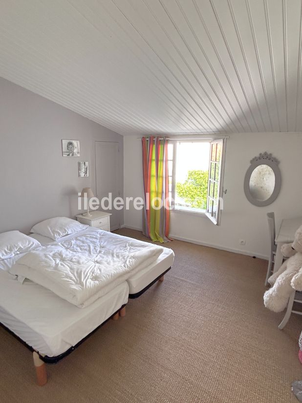 Photo 11 : CHAMBRE d'une maison située à Ars en Ré, île de Ré.