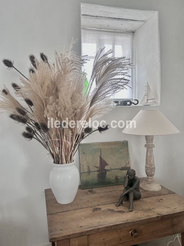 Photo 5 : SEJOUR d'une maison située à Ars en Ré, île de Ré.