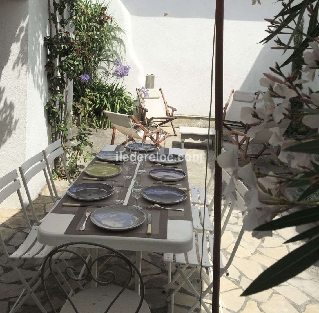 Photo 18 : JARDIN d'une maison située à Ars en Ré, île de Ré.