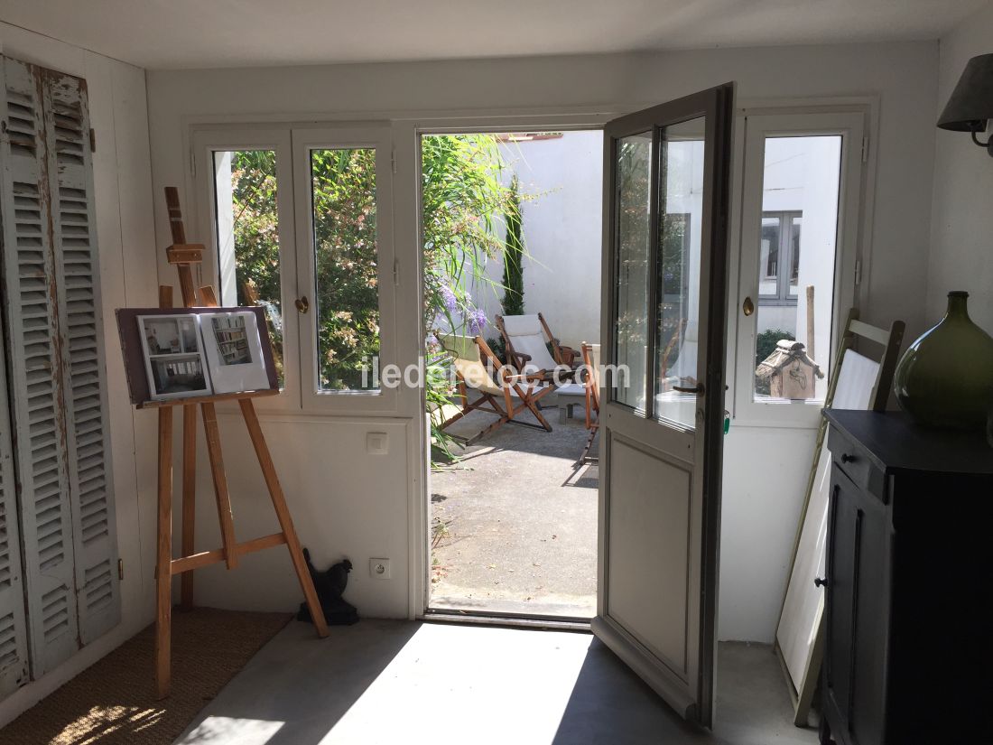 Photo 15 : ENTREE d'une maison située à Ars en Ré, île de Ré.