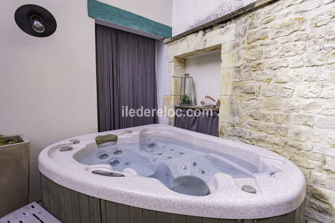 Photo 9 : PATIO d'une maison situ&eacute;e &agrave; La Flotte-en-R&eacute;, &icirc;le de R&eacute;.
