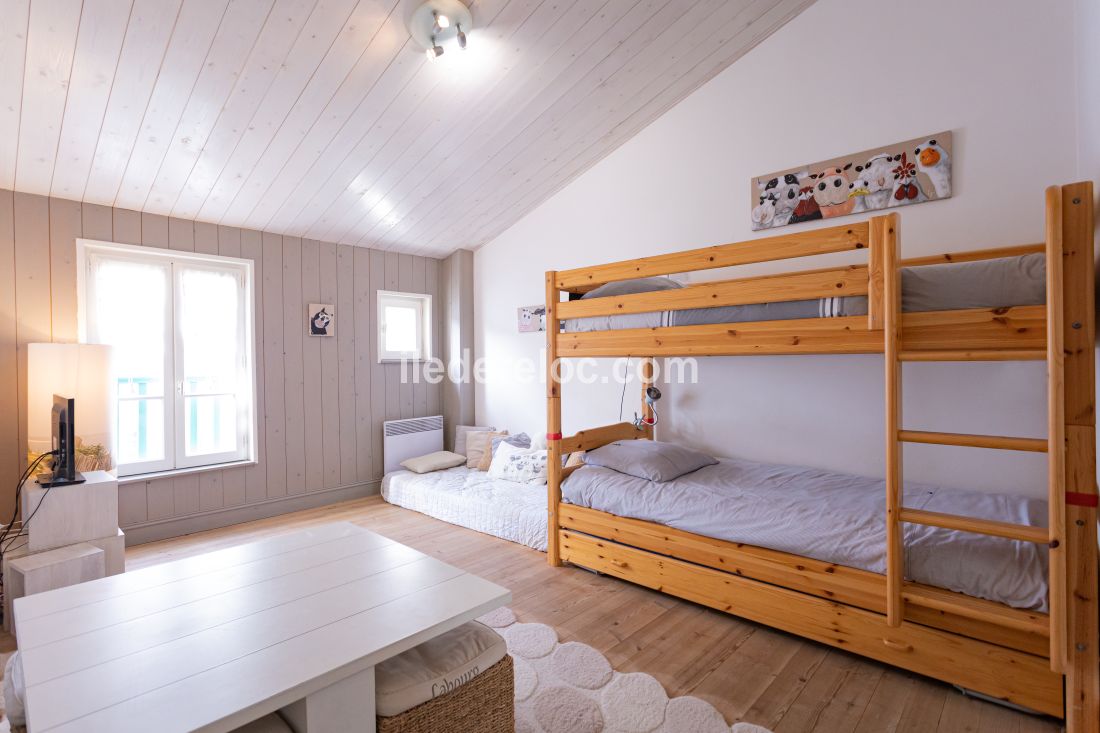 Photo 4 : CHAMBRE d'une maison situ&eacute;e &agrave; La Flotte-en-R&eacute;, &icirc;le de R&eacute;.