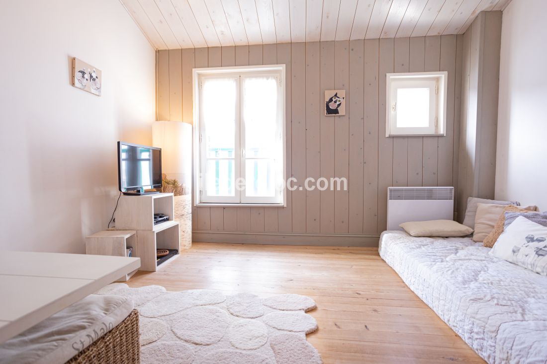 Photo 17 : CHAMBRE d'une maison situ&eacute;e &agrave; La Flotte-en-R&eacute;, &icirc;le de R&eacute;.