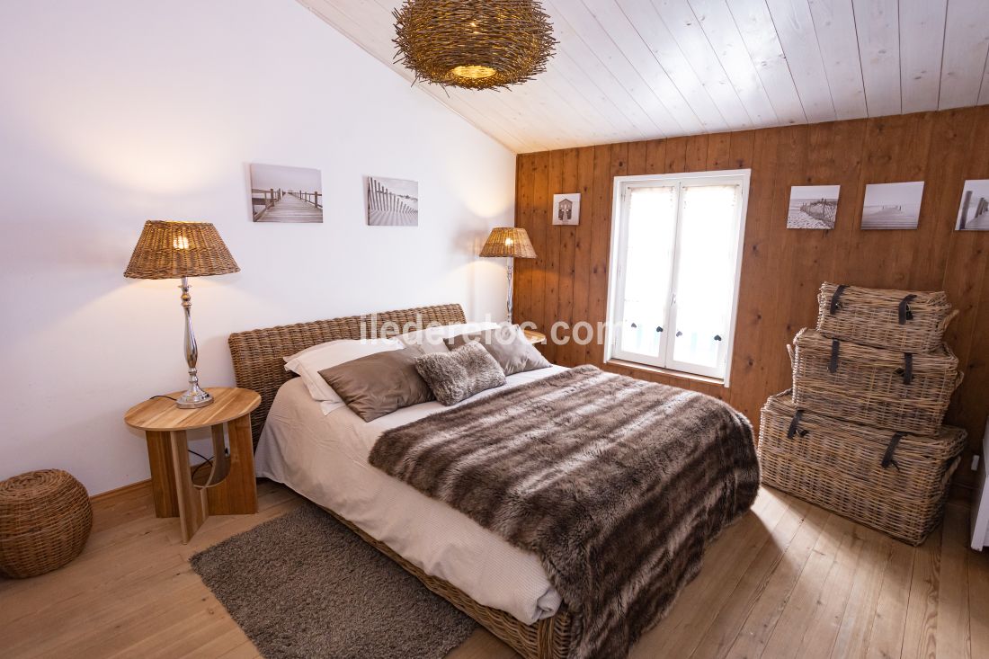 Photo 5 : CHAMBRE d'une maison situ&eacute;e &agrave; La Flotte-en-R&eacute;, &icirc;le de R&eacute;.