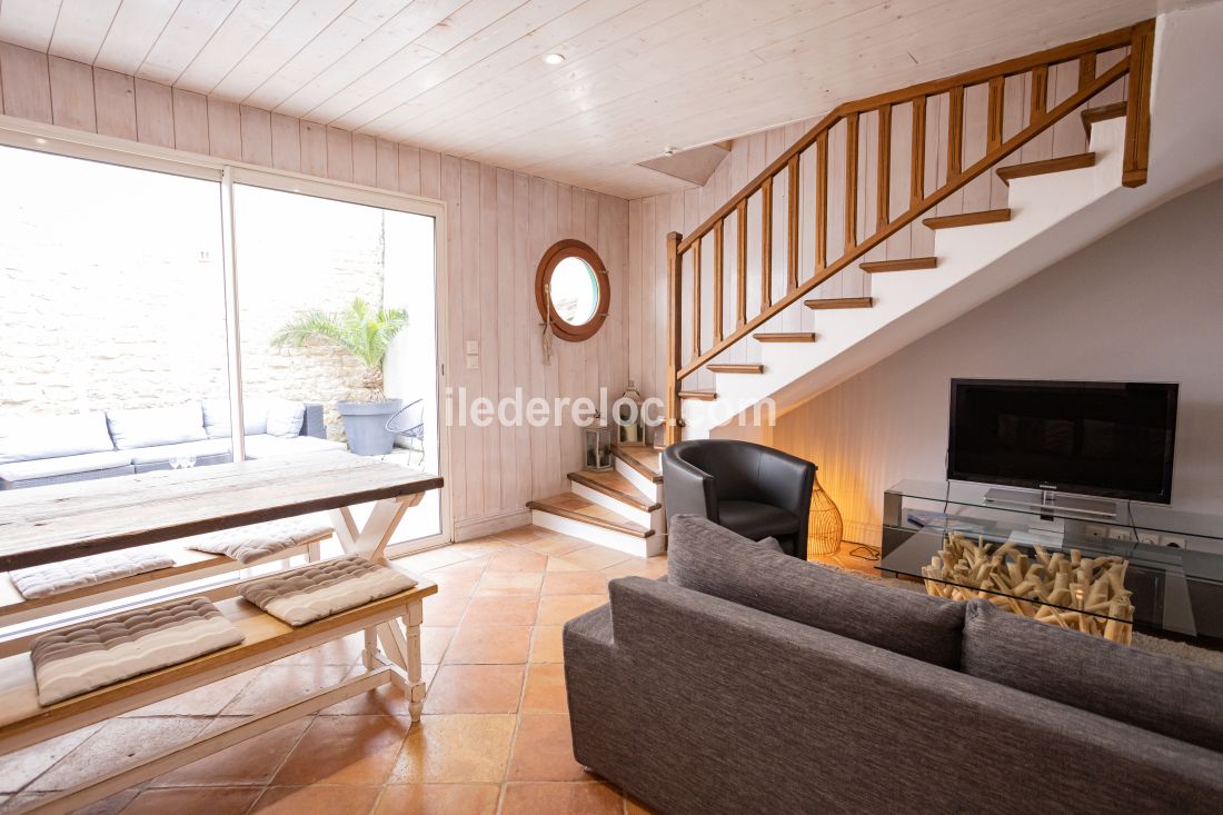 Photo 12 : SEJOUR d'une maison situ&eacute;e &agrave; La Flotte-en-R&eacute;, &icirc;le de R&eacute;.