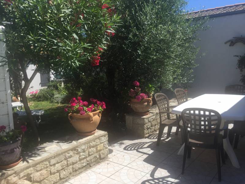 Photo 9 : TERRASSE d'une maison située à Saint-Martin-de-Ré, île de Ré.