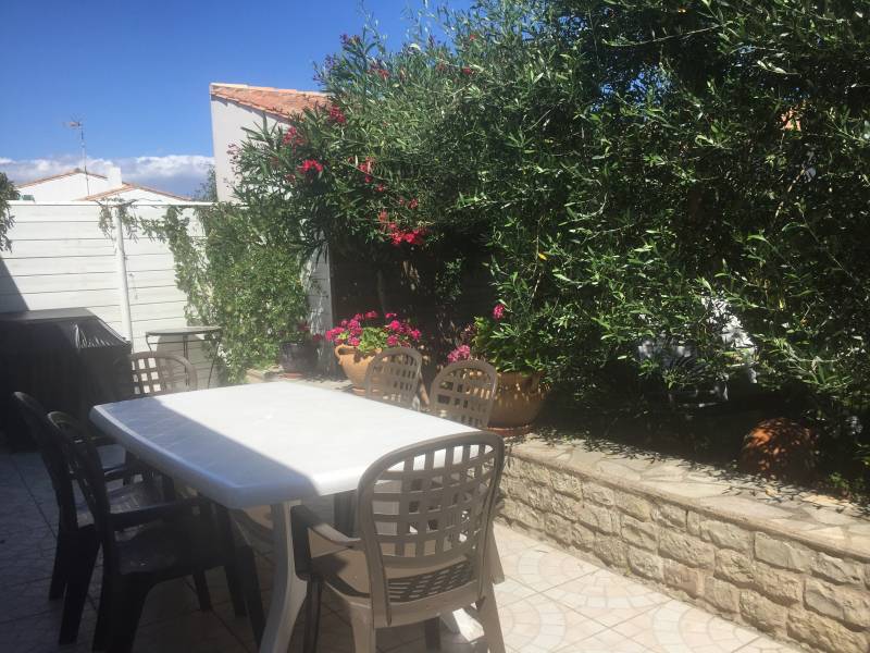 Photo 10 : TERRASSE d'une maison située à Saint-Martin-de-Ré, île de Ré.