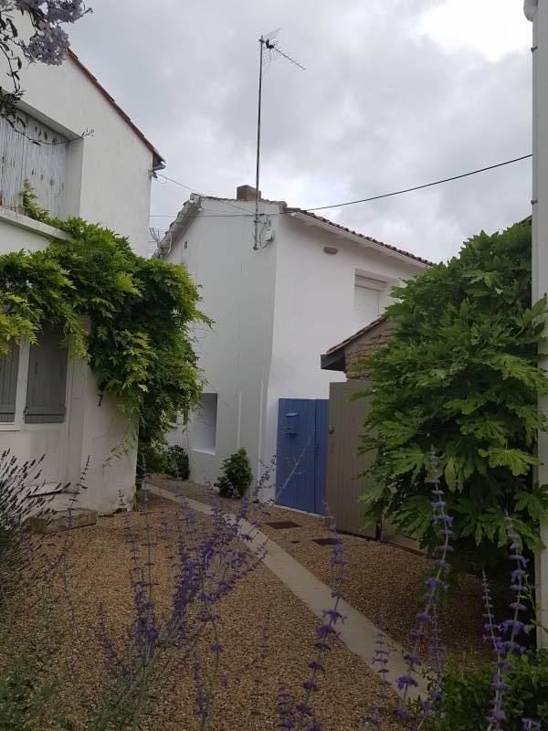 Photo 12 : EXTERIEUR d'une maison située à Les Portes-en-Ré, île de Ré.