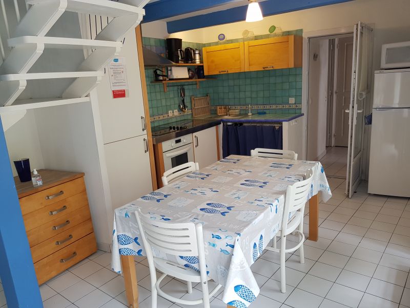 Photo 4 : CUISINE d'une maison située à Les Portes-en-Ré, île de Ré.