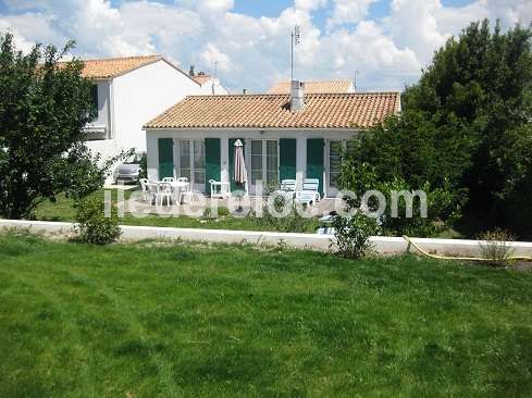 Photo 1 : JARDIN d'une maison située à Saint-Martin-de-Ré, île de Ré.