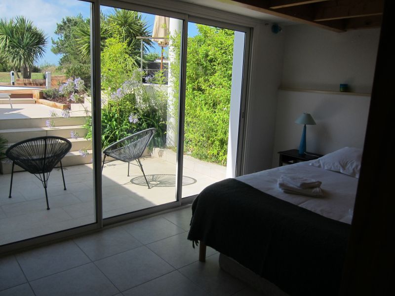Photo 5 : CHAMBRE d'une maison située à Sainte-Marie-de-Ré, île de Ré.