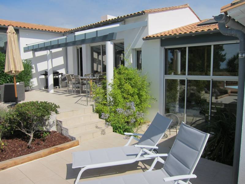 Photo 10 : TERRASSE d'une maison située à Sainte-Marie-de-Ré, île de Ré.