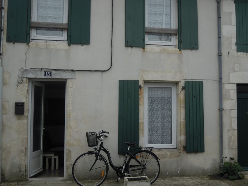 Photo 11 : EXTERIEUR d'une maison située à La Flotte-en-Ré, île de Ré.