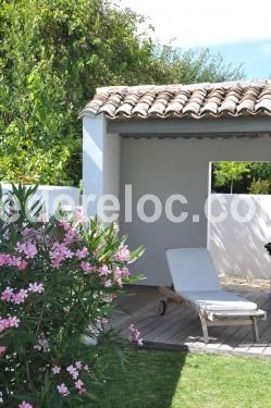 Photo 12 : EXTERIEUR d'une maison située à Ars en Ré, île de Ré.