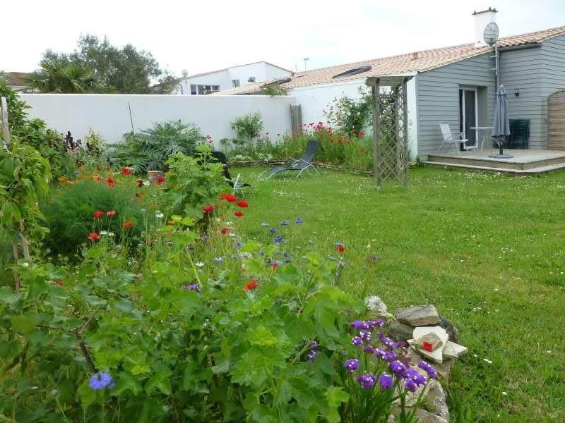 Photo 1 : JARDIN d'une maison située à La Couarde, île de Ré.