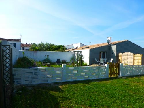 Photo 2 : EXTERIEUR d'une maison située à La Couarde, île de Ré.