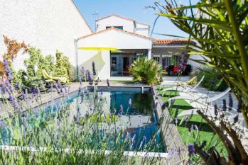 Ile de Ré:Villa***** moderne de 175m² avec piscine chauffée pour 2 à 10 pers. plage à 50m