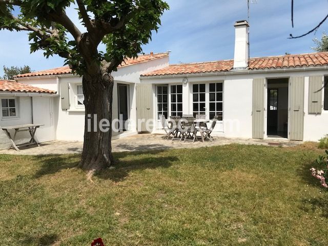 Photo 1 : JARDIN d'une maison située à Les Portes-en-Ré, île de Ré.