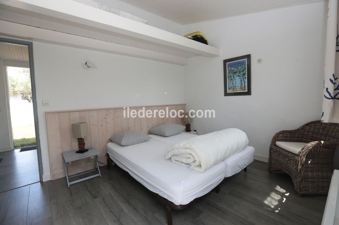 Photo 6 : CHAMBRE d'une maison située à Les Portes-en-Ré, île de Ré.