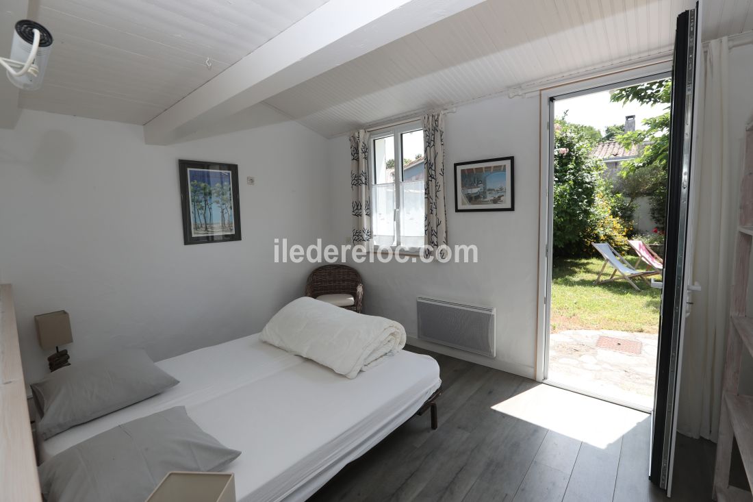 Photo 5 : CHAMBRE d'une maison située à Les Portes-en-Ré, île de Ré.