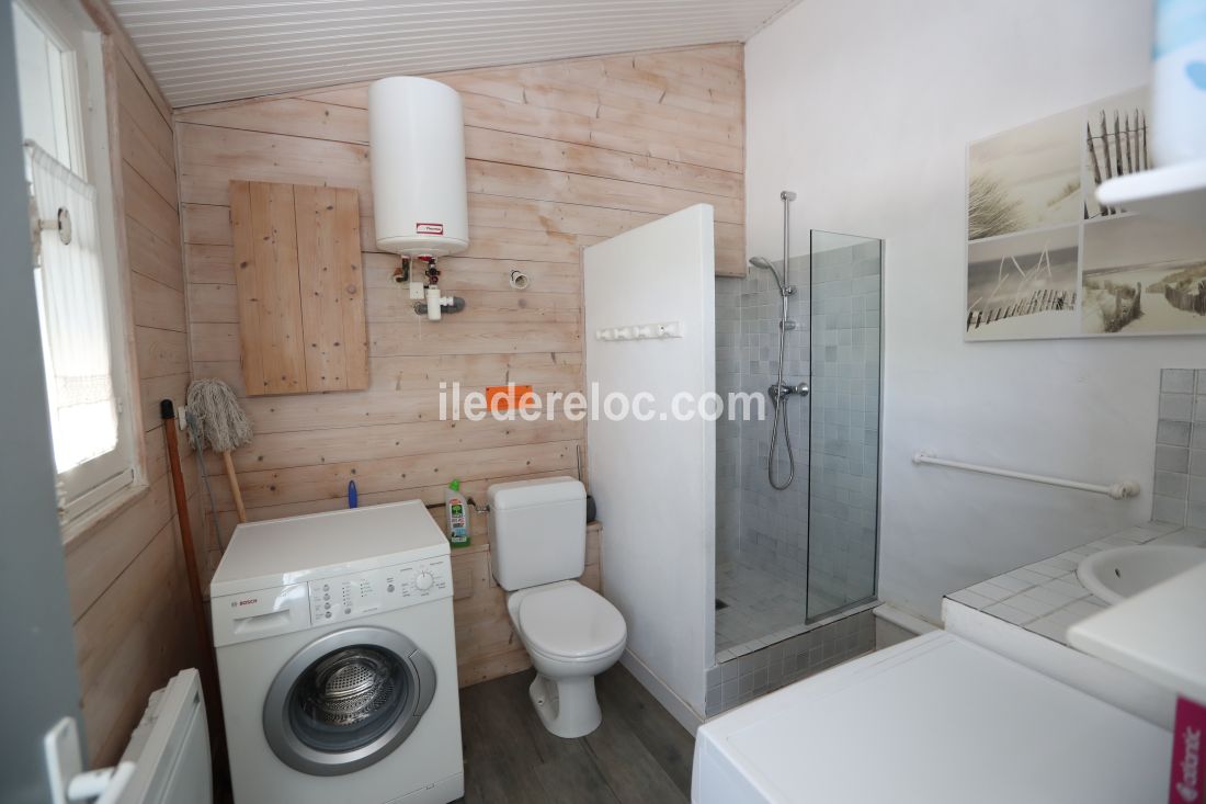 Photo 14 : SALLEDEBAIN d'une maison située à Les Portes-en-Ré, île de Ré.
