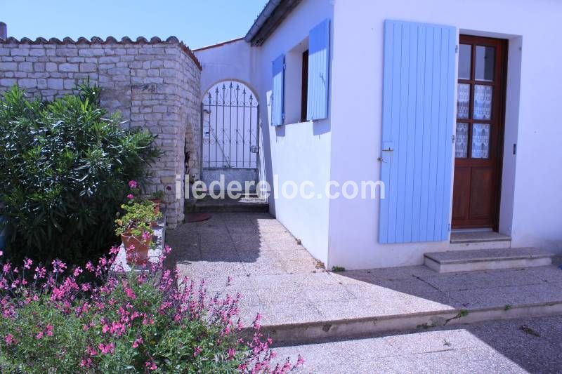 Photo 2 : EXTERIEUR d'une maison située à Le Bois-Plage-en-Ré, île de Ré.