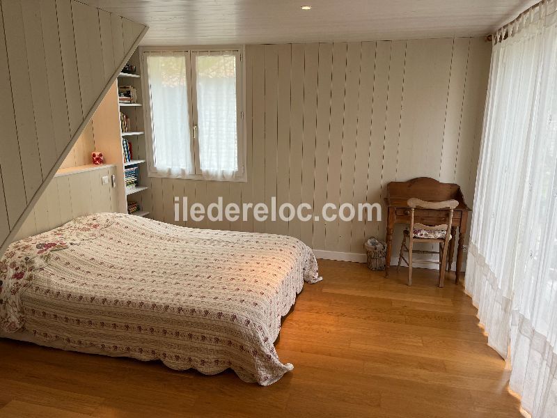 Photo 22 : CHAMBRE d'une maison située à Le Bois-Plage-en-Ré, île de Ré.