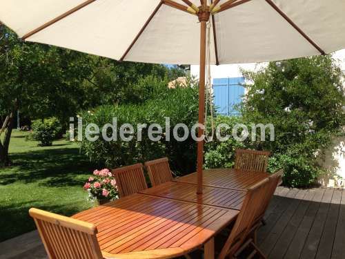 Photo 31 : TERRASSE d'une maison située à Le Bois-Plage-en-Ré, île de Ré.