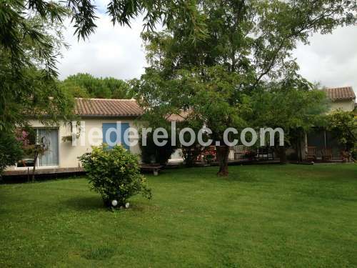 Photo 30 : JARDIN d'une maison située à Le Bois-Plage-en-Ré, île de Ré.