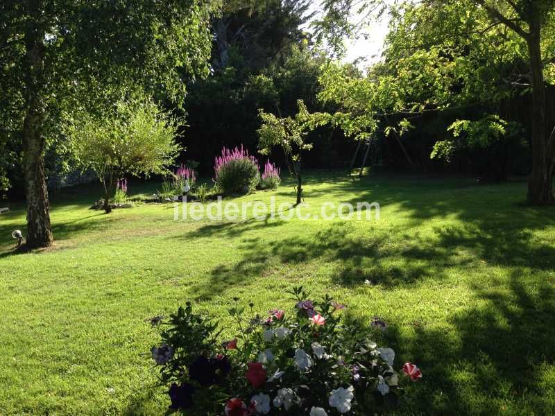 Photo 33 : JARDIN d'une maison située à Le Bois-Plage-en-Ré, île de Ré.