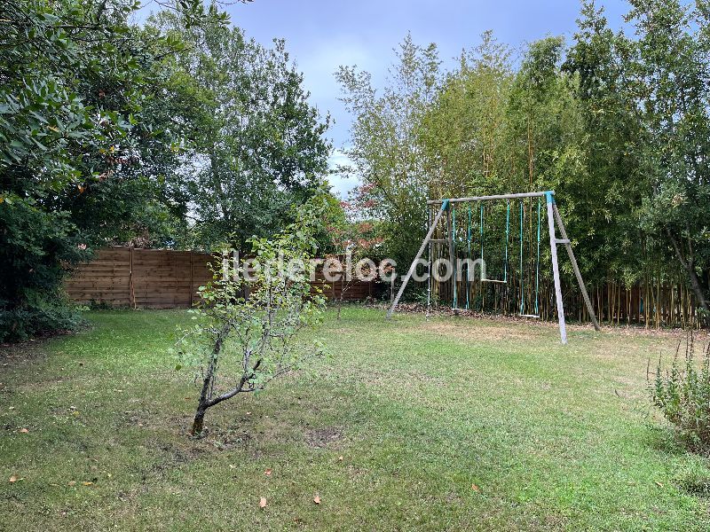 Photo 36 : JARDIN d'une maison située à Le Bois-Plage-en-Ré, île de Ré.