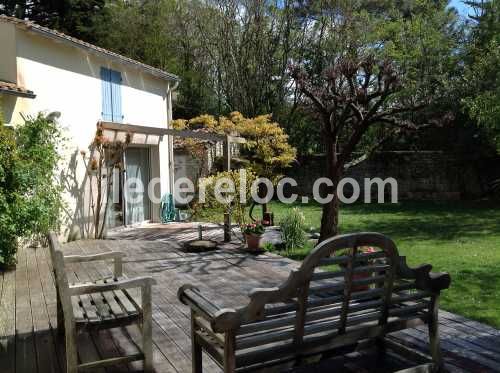 Photo 6 : TERRASSE d'une maison située à Le Bois-Plage-en-Ré, île de Ré.