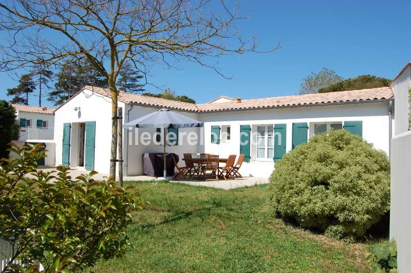 Photo 18 : JARDIN d'une maison située à Rivedoux-Plage, île de Ré.