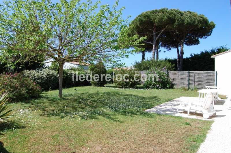 Photo 17 : JARDIN d'une maison située à Rivedoux, île de Ré.