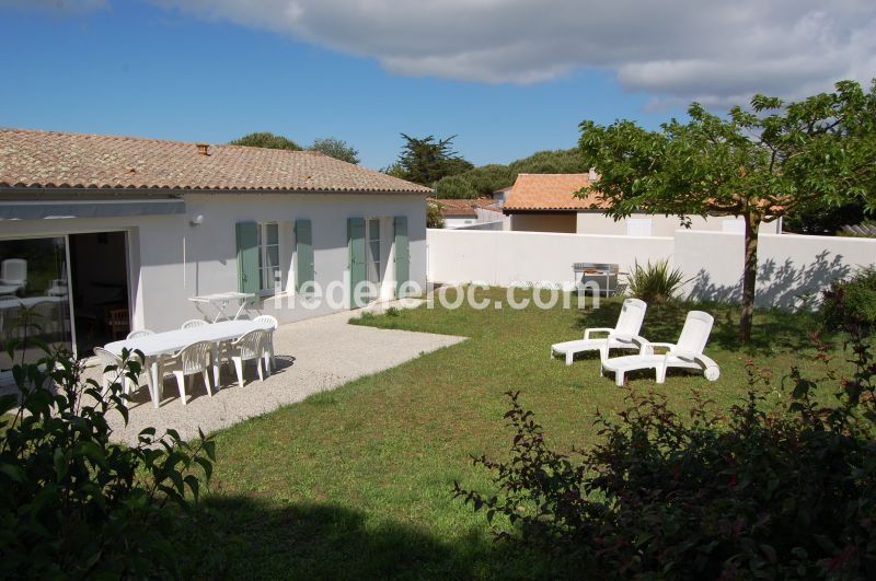 Photo 4 : JARDIN d'une maison située à Rivedoux-Plage, île de Ré.