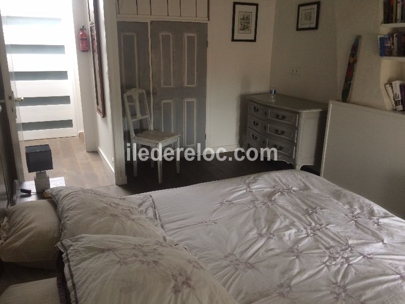 Photo 16 : CHAMBRE d'une maison située à Sainte-Marie-de-Ré, île de Ré.