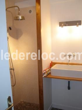 Photo 15 : SALLEDEBAIN d'une maison située à Sainte-Marie-de-Ré, île de Ré.