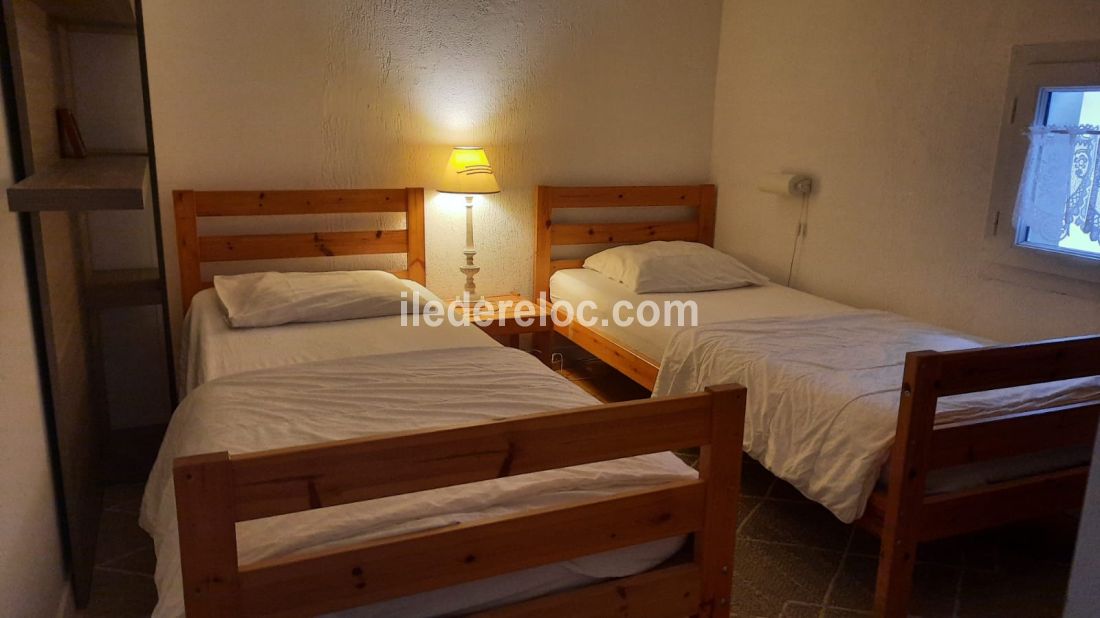 Photo 4 : CHAMBRE d'une maison situ&eacute;e &agrave; La Flotte-en-R&eacute;, &icirc;le de R&eacute;.
