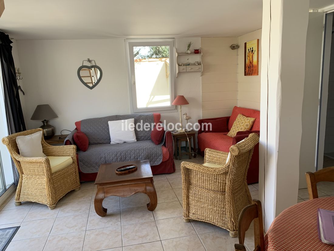 Photo 7 : SEJOUR d'une maison situ&eacute;e &agrave; La Flotte-en-R&eacute;, &icirc;le de R&eacute;.