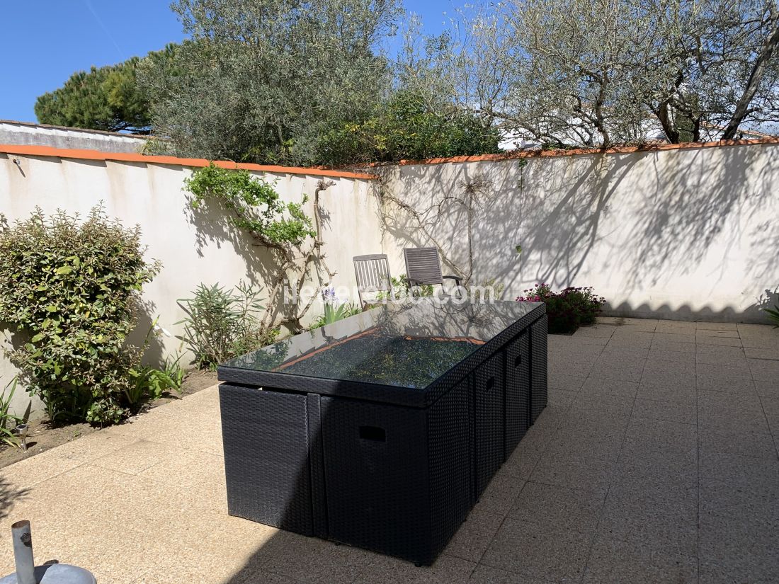 Photo 8 : PATIO d'une maison situ&eacute;e &agrave; La Flotte-en-R&eacute;, &icirc;le de R&eacute;.