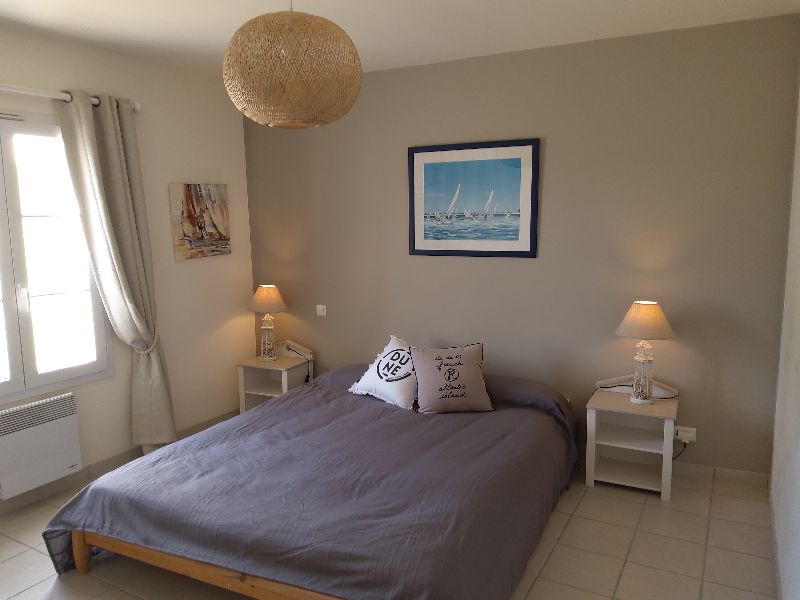 Photo 10 : CHAMBRE d'une maison située à La Couarde, île de Ré.