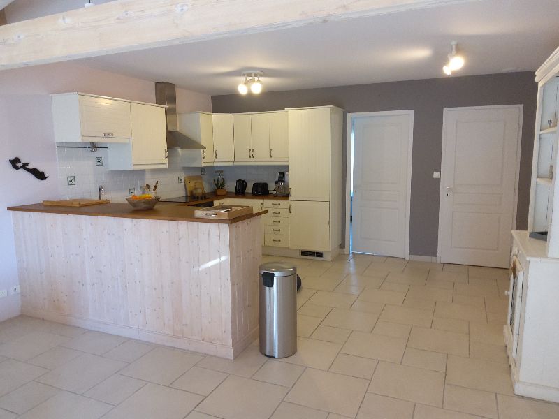 Photo 8 : CUISINE d'une maison située à La Couarde, île de Ré.