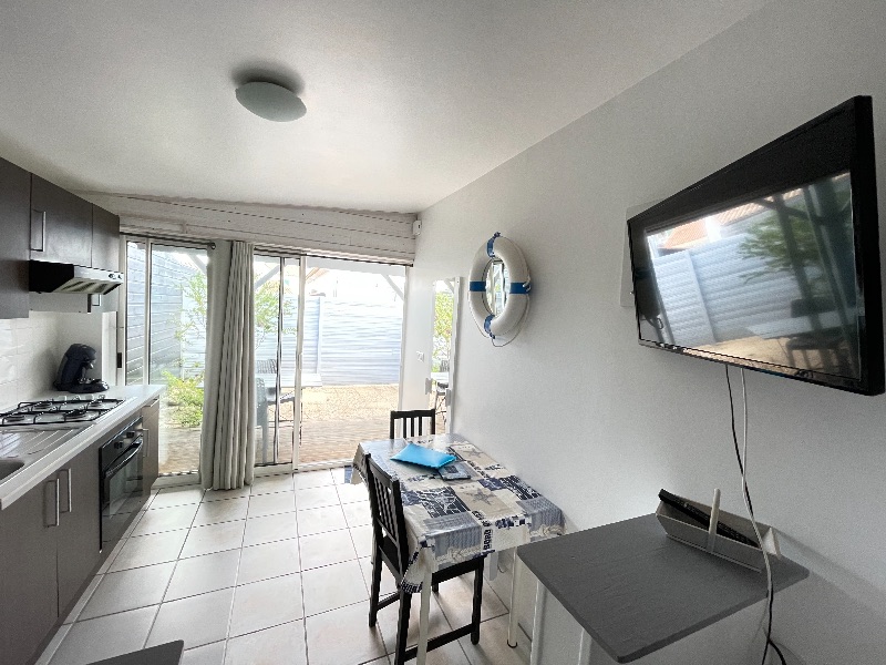 Photo 2 : CUISINE d'une maison située à La Flotte, île de Ré.