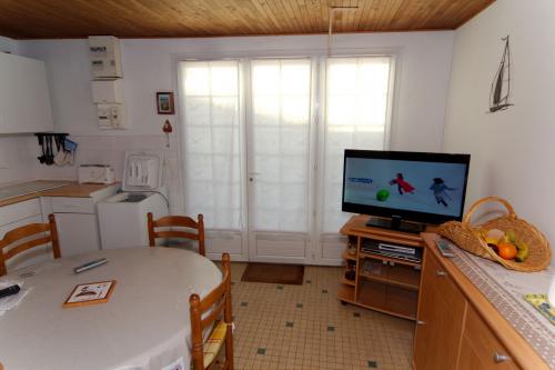 Photo 3 : SEJOUR d'une maison située à Le Bois-Plage-en-Ré, île de Ré.