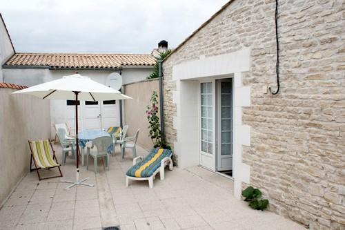 Photo 2 : EXTERIEUR d'une maison située à Le Bois-Plage-en-Ré, île de Ré.