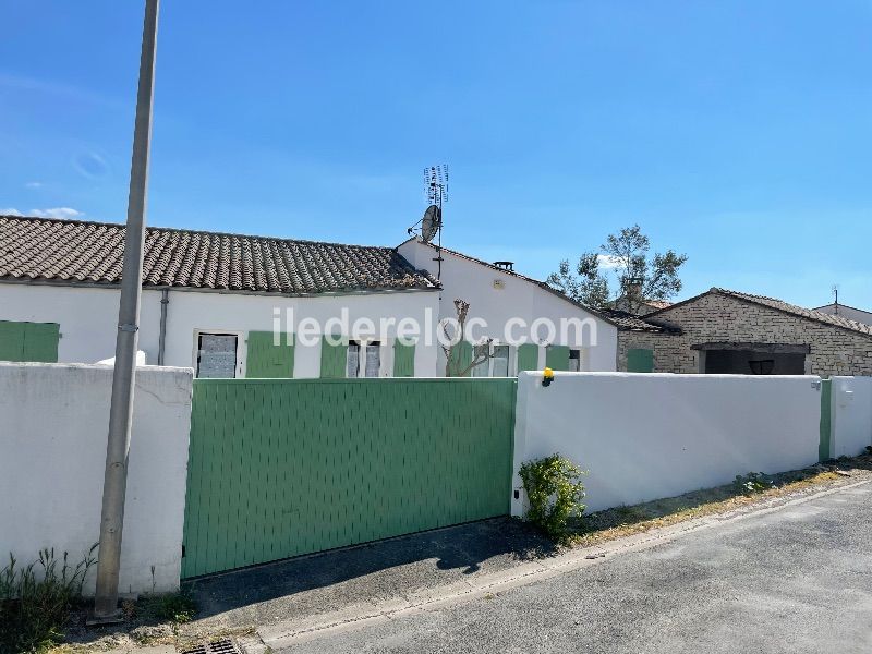 Photo 22 : EXTERIEUR d'une maison située à Rivedoux-Plage, île de Ré.